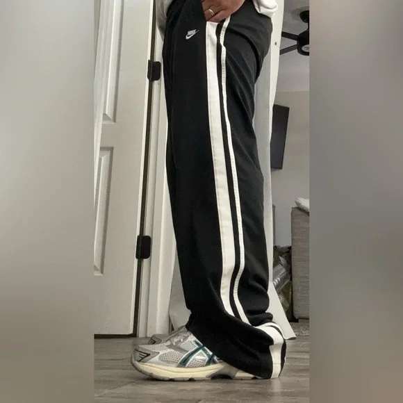 Vintage Nike Men's Black Joggers with White Stripes - Picture 8 of 10